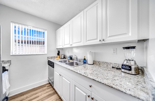 Survey Creek Apartment | Condo in Peaceful Area - Palm Wave Says