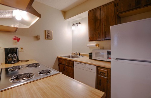 Angel Fire Condo | Condo just a Walk from the Chair Lift