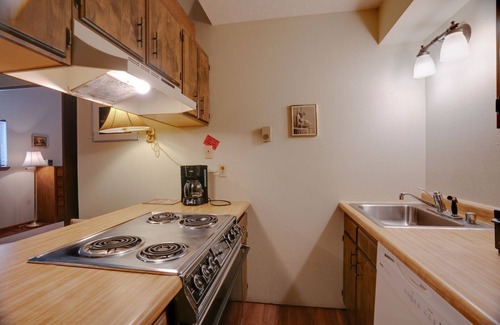 Angel Fire Condo | Condo just a Walk from the Chair Lift