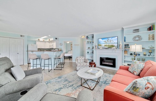 Gulf Shores Condo | Condo Near Ball Tournament Field with Pool