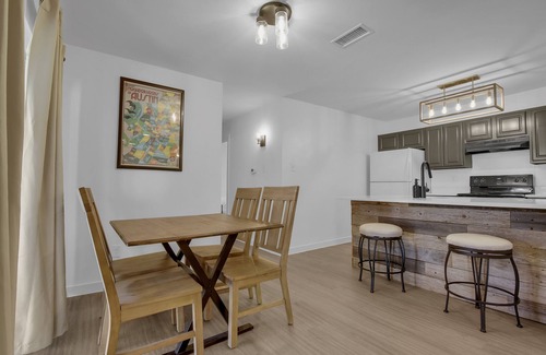 Parker Lane Apartment | Condo near downtown Austin, close to Town Lake!