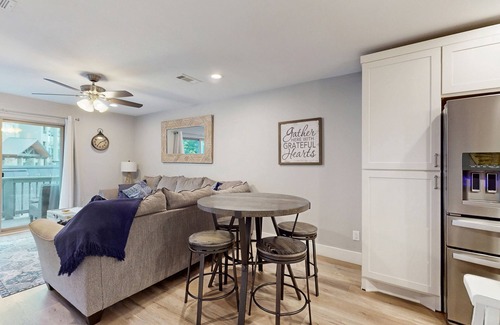 Horseshoe Bay Condo | Condo Near Lake Horseshoe Bay w/Private Balcony, Washer/Dryer, A/C, WiFi