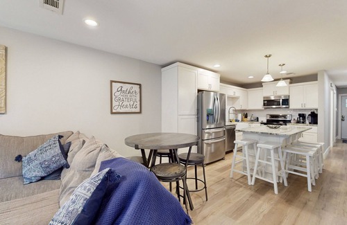 Horseshoe Bay Condo | Condo Near Lake Horseshoe Bay w/Private Balcony, Washer/Dryer, A/C, WiFi