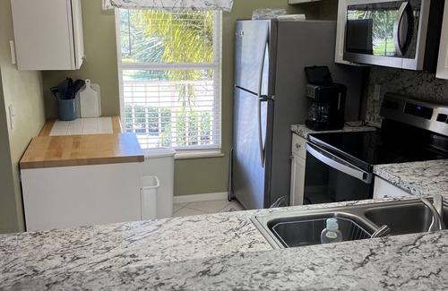 Hammock Bay Condo | Condo Near Marco Island On Gorgeous Lake ,Pool Steps Away.