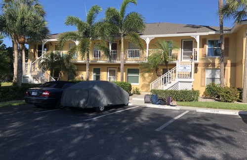 Hammock Bay Condo | Condo Near Marco Island On Gorgeous Lake ,Pool Steps Away.