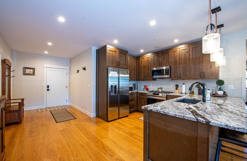 Grand Lake Condo | Condo near the lake with balcony, gas fireplace, full kitchen, W/D, & partial AC