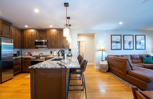 Grand Lake Condo | Condo near the lake with balcony, gas fireplace, full kitchen, W/D, & partial AC