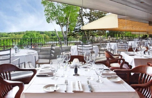 Lake Geneva Condo | Condo nearby Grand Geneva Resort SKI GOLF Fall Leaves