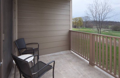 Lake Geneva Condo | Condo nearby Grand Geneva Resort SKI GOLF Fall Leaves