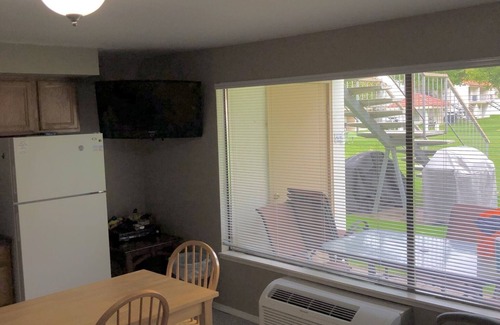 Quincy Condo | Condo nearby pool and the Gorge shuttle stop