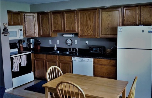 Quincy Condo | Condo nearby pool and the Gorge shuttle stop