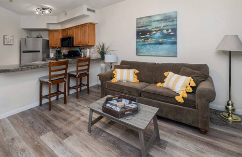 Lago Vista Condo | Condo on Private Island on Lake Travis with Pools, Hot Tubs, Tennis Courts, Gym, Kayaks Included