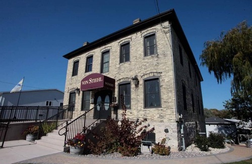 Algoma Condo | Condo on the Ahnapee River
