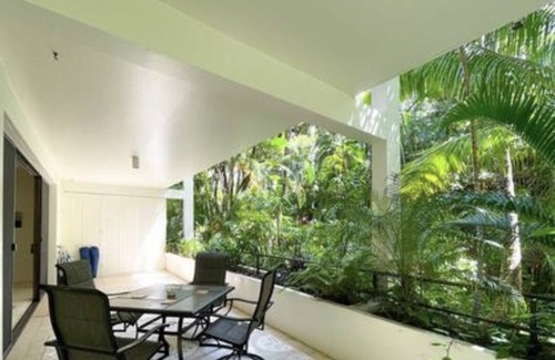 Kuliouou - Kalani Iki Condo | Condo on the Beach (Kahala) 1 bedroom "March & April" *Special Rates*