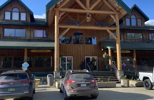 Anglemont Condo | Condo on the Shuswap lake! Nice 2 bedr 1 bth condo, waterfront and Boat tie!