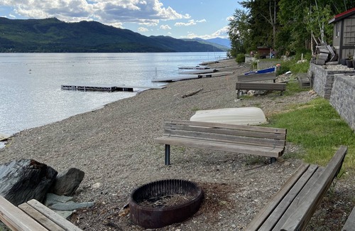Anglemont Condo | Condo on the Shuswap lake! Nice 2 bedr 1 bth condo, waterfront and Boat tie!