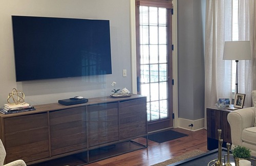 Oxford Condo | Condo on the Square