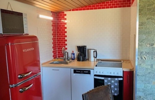 Valley Condo | Condo-Private Bathroom-Balcony-Deluxe-Zimmer
