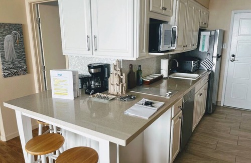 Galveston Condo | Condo right on the beach! Stunning seventh floor views!