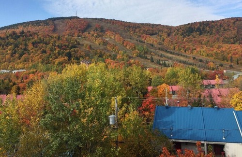 Stoneham Condo | Condo Stoneham, come for the ski, stay for the view.
