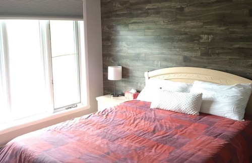 Stoneham Condo | Condo Stoneham, come for the ski, stay for the view.