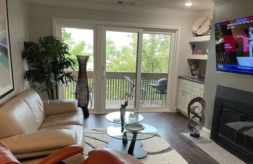 St. Louis Condo | Condo St. Louis County GREAT location in secure building near 270, 64/40, Olive