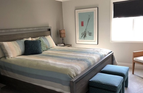 St. Louis Condo | Condo St. Louis County GREAT location in secure building near 270, 64/40, Olive