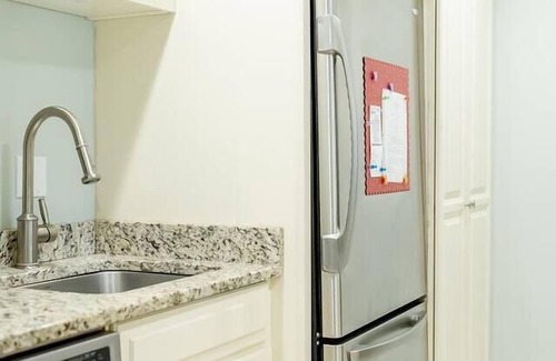 Demere Park Condo | Condo steps from pier and shops! Sleeps 4!