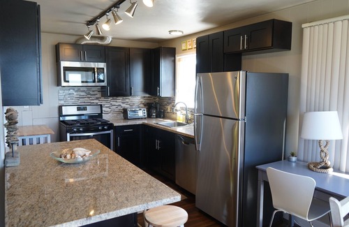 Eastside Santa Cruz Apartment | Condo-Style Santa Cruz Vacation Rental