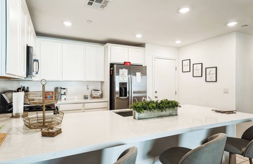 Centennial Hills Condo | Condo-Vegas-Special Low Rates for May Only til May 1rst-Mins to Summerlin Med