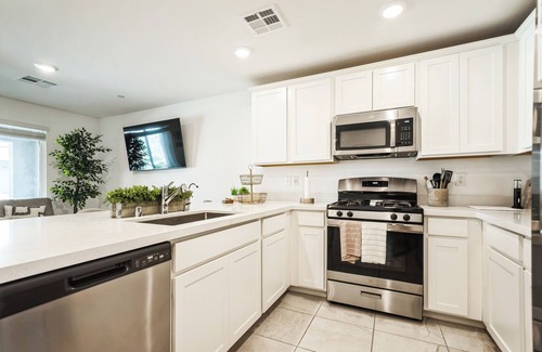 Centennial Hills Condo | Condo-Vegas-Special Low Rates for May Only til May 1rst-Mins to Summerlin Med