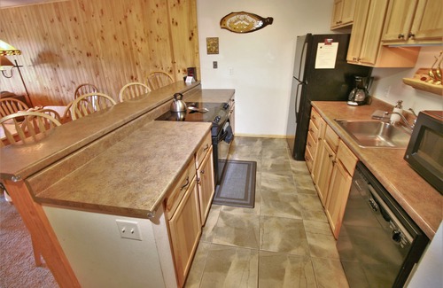 Fraser Condo | Condo w/clubhouse hot tub/gym; on Free Shuttle Route to Winter Park Ski Resort