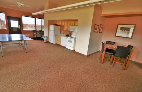 Fraser Condo | Condo w/clubhouse hot tub/gym; on Free Shuttle Route to Winter Park Ski Resort