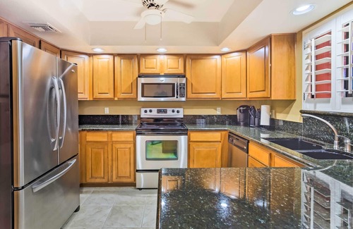 Paradise Valley Village Condo | Condo w/Pool Access, 8 Mi to Phoenix Mtn Preserve