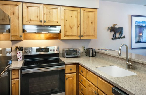 Bigfork Condo | Condo w/private balcony & waterfront views of Flathead Lake - Marina Cay Cozy Condo