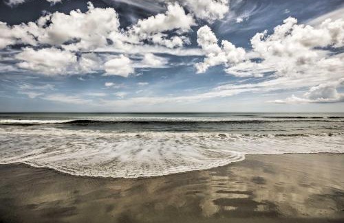 East Daytona Apartment | Condo-Walk to Daytona Beach, 6 Mi to Speedway
