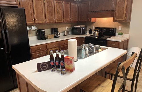 Shelbyville Condo | Condo with 1 minute walk to Walking Horse Celebration grounds