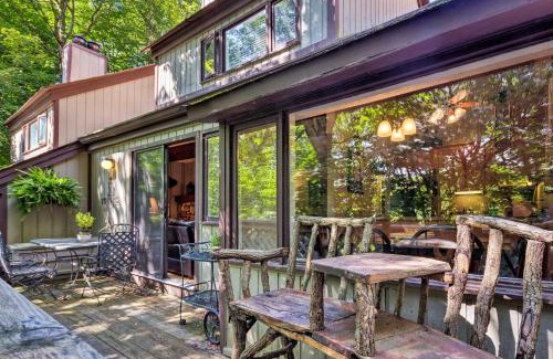 Sugar Mountain Apartment | Condo with Furnished Deck - Walk to Sugar Mountain!