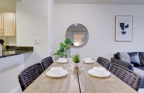 Aurora Highlands Apartment | Condo with Gym and Pool in Pentagon City 8min to DCA