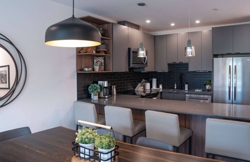 Revelstoke Condo | Condo with Hot Tub - Revylation