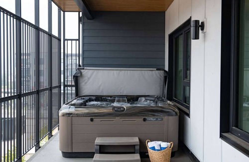Revelstoke Condo | Condo with Hot Tub - The Monashee House