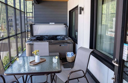 Revelstoke Condo | Condo with Hot Tub - The Monashee House