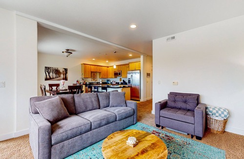 Seaside Condo | Condo with riverfront view - close to beaches & town - walk everywhere