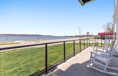 Lake City Condo | Condo with stunning views of Lake Pepin - Attached Garage Unit 106