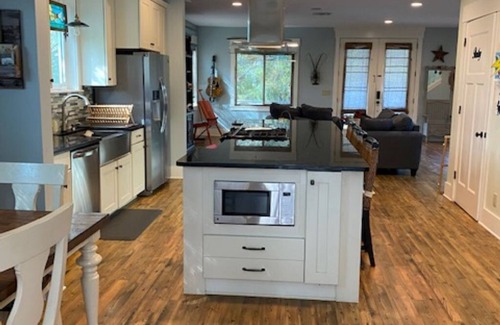 Dunedin House | Condor Nest-private home-walk to downtown & the water! nNew heated POOL!