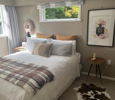 Raglan Cabin | Cone Hill Farmstay - with bush and river walks - 80 sqm self contained