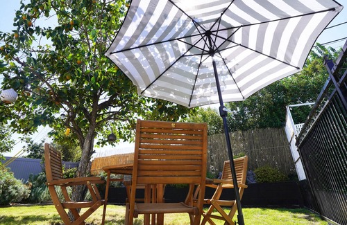Thousand Oaks House | Conejo Oaks Lovely 2BR Guesthouse with Backyard