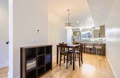 West Colfax House | Conejos Place Rooftop Views Near Broncos Stadium