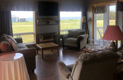 Borden-Carleton Cottage | Confederation Bridge view Cottage open all year