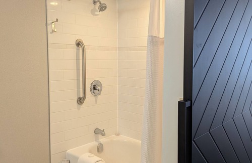 Kingston Hotel | Confederation Place - Hotel